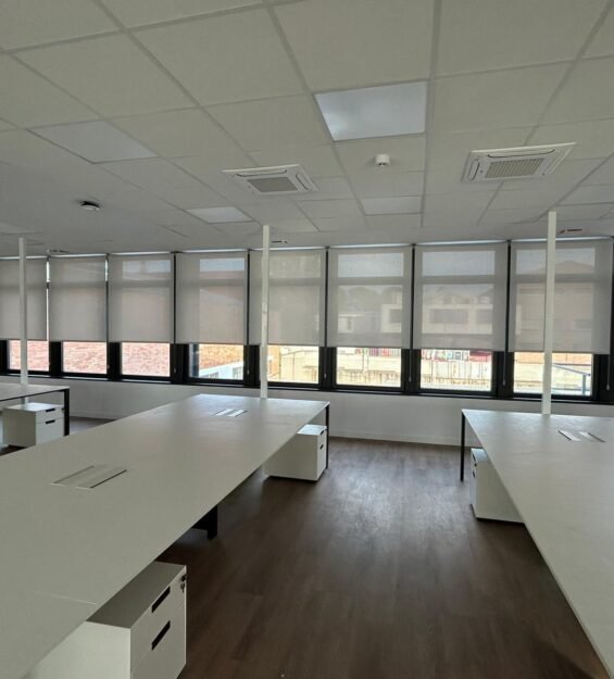 cortinas_enrollables_tejido_tecnico_screen_oficinas_en_rubi